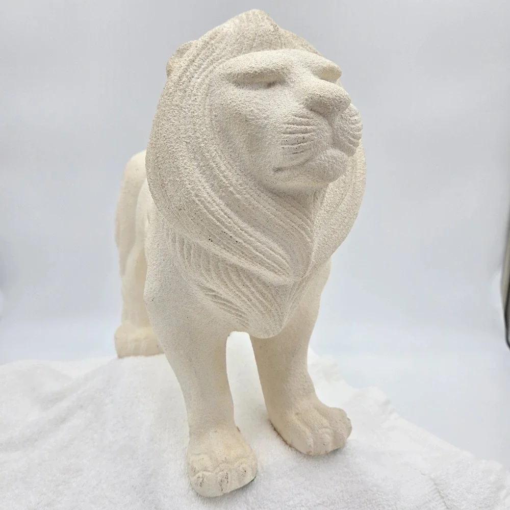 Sandstone Style Off White Lion King Simba Mufasa Narnia Statue Shelf Sitter Deco